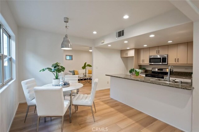 726 W 37th St, San Pedro, CA 90731