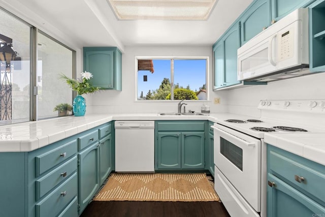 16566 Caminito Vecinos Unit 31, San Diego, CA 92128 - kitchen with white appliances and tile countertops