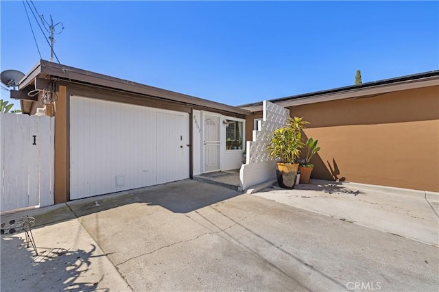 4657 Chateau Pl, San Diego, CA 92117 - view of front facade with driveway and a garage