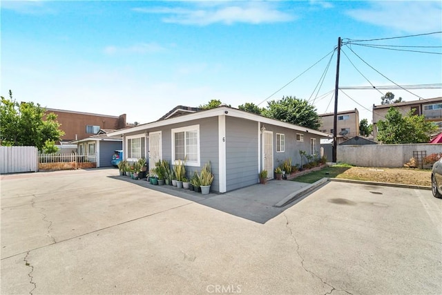 14020 Orizaba Ave Unit 6A, Paramount, CA 90723 - view of front facade featuring a patio