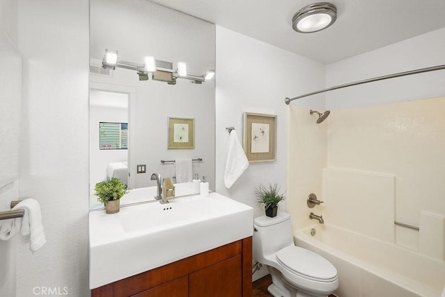 24511 Sutton Ln, Laguna Niguel, CA 92677 - full bath featuring washtub / shower combination and vanity