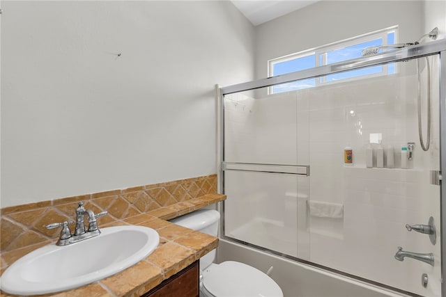 1775 Honors Ln, Corona, CA 92883 - full bath with enclosed tub / shower combo, vanity, and backsplash