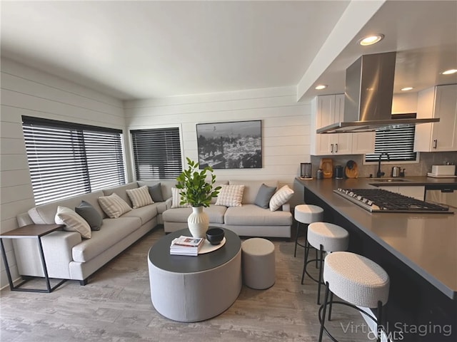 410 Clubhouse Ave, Newport Beach, CA 92663 - photo 8