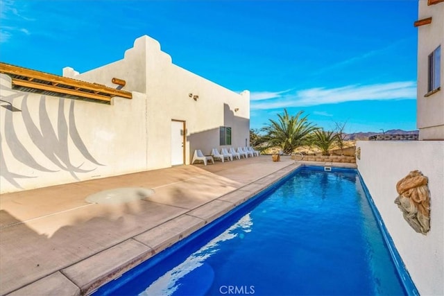 7423 Juniper Rd, Joshua Tree, CA 92252 - view of swimming pool featuring a patio area