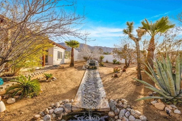 7423 Juniper Rd, Joshua Tree, CA 92252 - view of yard featuring a mountain view