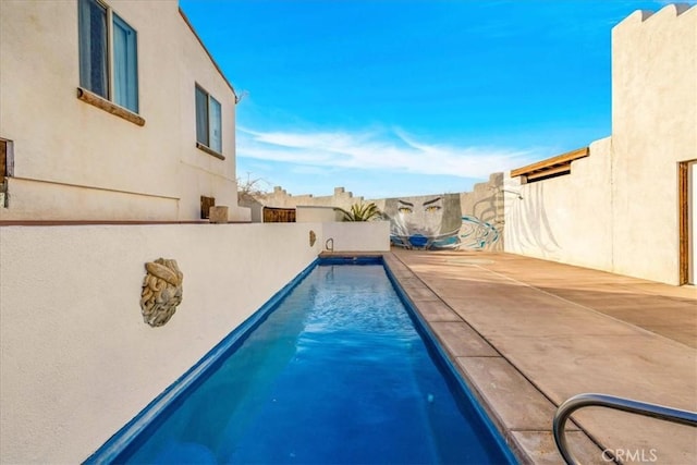 7423 Juniper Rd, Joshua Tree, CA 92252 - view of pool featuring a fenced backyard and a patio area
