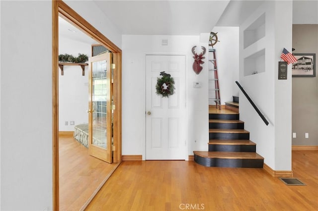 810 Oakmont Ln, Lake Arrowhead, CA 92352 - entryway featuring wood finished floors and stairway