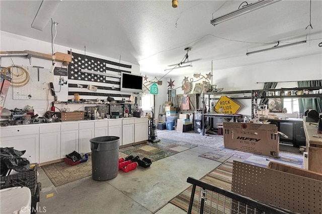 810 Oakmont Ln, Lake Arrowhead, CA 92352 - garage featuring a workshop area
