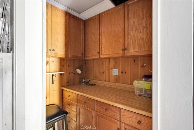 810 Oakmont Ln, Lake Arrowhead, CA 92352 - kitchen featuring light countertops and brown cabinetry