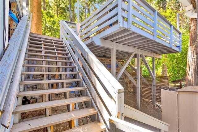 810 Oakmont Ln, Lake Arrowhead, CA 92352 - view of staircase