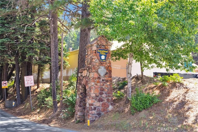 810 Oakmont Ln, Lake Arrowhead, CA 92352 - view of side of home with stucco siding