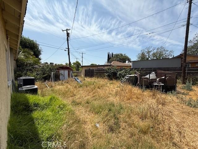 14594 Dyer St, Sylmar, CA 91342 - view of yard