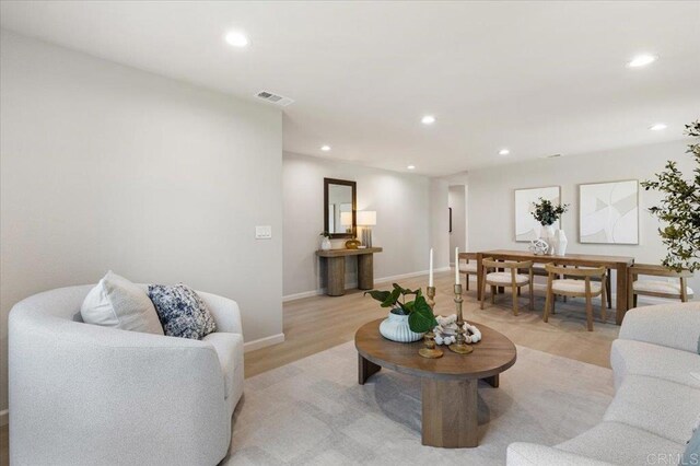 7911 Terraza Disoma, Carlsbad, CA 92009 - living room with recessed lighting
