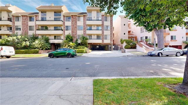 14569 Benefit St Unit 102, Sherman Oaks, CA 91403 - view of apartment building / complex