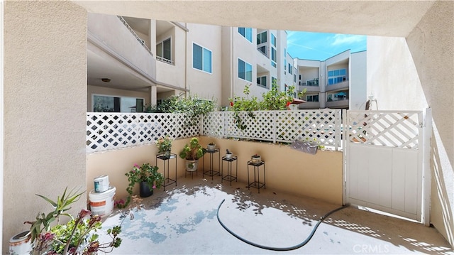 14569 Benefit St Unit 102, Sherman Oaks, CA 91403 - view of patio