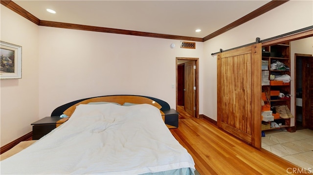 14569 Benefit St Unit 102, Sherman Oaks, CA 91403 - bedroom with ornamental molding, a barn door, recessed lighting, and light wood-style floors