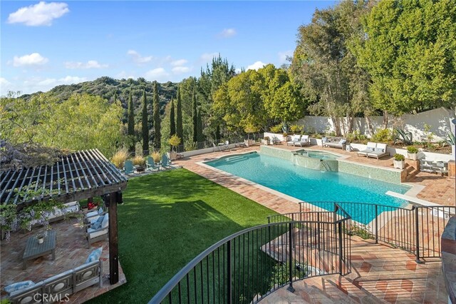30671 Steeplechase Dr, San Juan Capistrano, CA 92675 - view of swimming pool featuring a fenced backyard, a patio, and a pool with connected hot tub