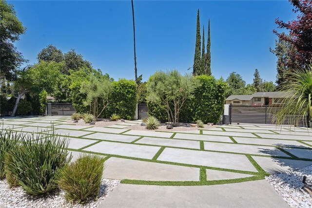23228 Ostronic Dr, Woodland Hills, CA 91367 - photo 11