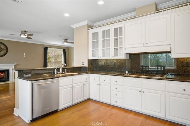 21658 Canyon Heights Cir, Saugus, CA 91390 - kitchen featuring stainless steel appliances, ceiling fan, crown molding, a peninsula, and backsplash