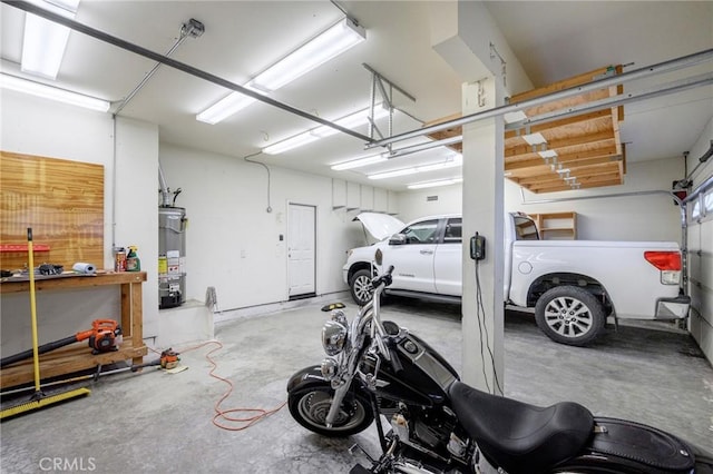 21658 Canyon Heights Cir, Saugus, CA 91390 - garage featuring water heater