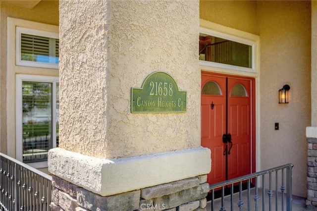 21658 Canyon Heights Cir, Saugus, CA 91390 - property entrance featuring stucco siding
