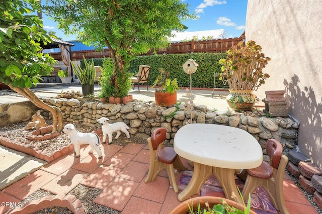 215 Bridewell St, Los Angeles, CA 90042 - view of patio / terrace