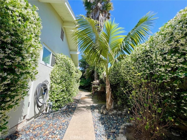1212 Dover Dr, Newport Beach, CA 92660 - view of yard