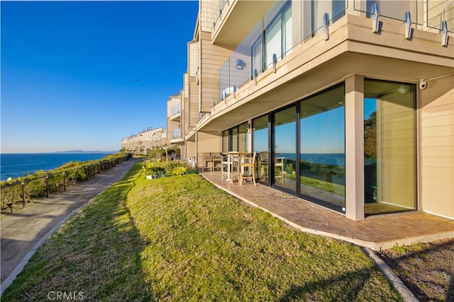 335 W I St, Encinitas, CA 92024 - view of grassy yard with a water view