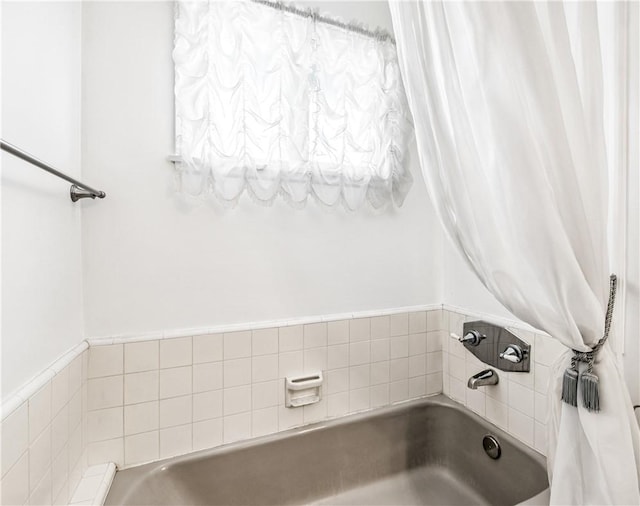 6116 Choctaw Dr, Westminster, CA 92683 - bathroom featuring a garden tub