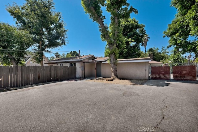 19147 Ingomar St, Reseda, CA 91335 - exterior space featuring stucco siding and a gate