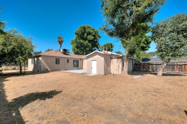19147 Ingomar St, Reseda, CA 91335 - rear view of house with a patio area and stucco siding