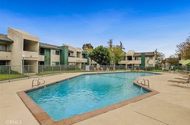 15300 Ocaso Ave Unit E102, La Mirada, CA 90638 - community pool featuring a residential view and a patio area
