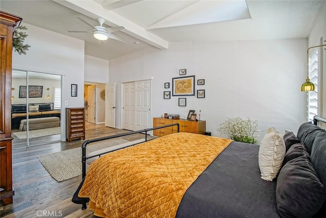 1001 Gibralter Rd, Landers, CA 92285 - bedroom with wood finished floors and a ceiling fan