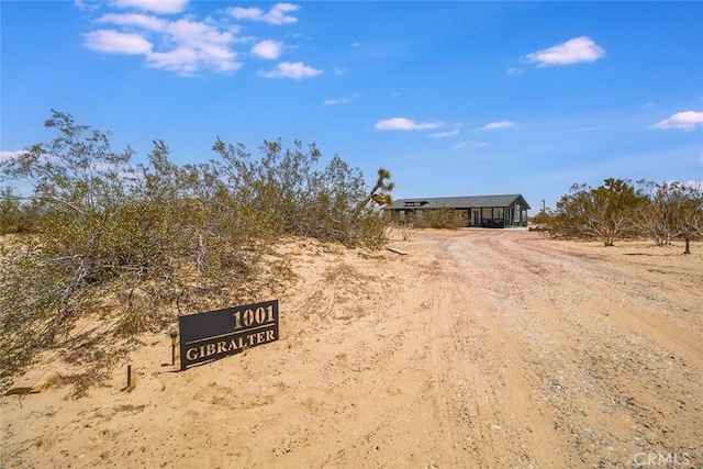 1001 Gibralter Rd, Landers, CA 92285 - view of dirt / gravel driveway