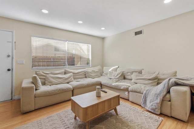 1450 Melrose Ave Unit 31, Chula Vista, CA 91911 - living room with light wood-style floors and recessed lighting