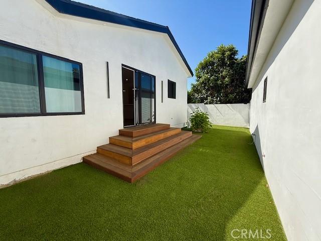 6904 Corbin Ave, Reseda, CA 91335 - view of yard