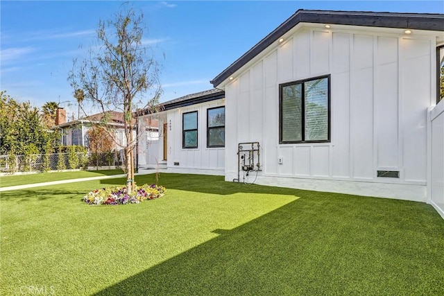 6904 Corbin Ave, Reseda, CA 91335 - view of front of home featuring board and batten siding