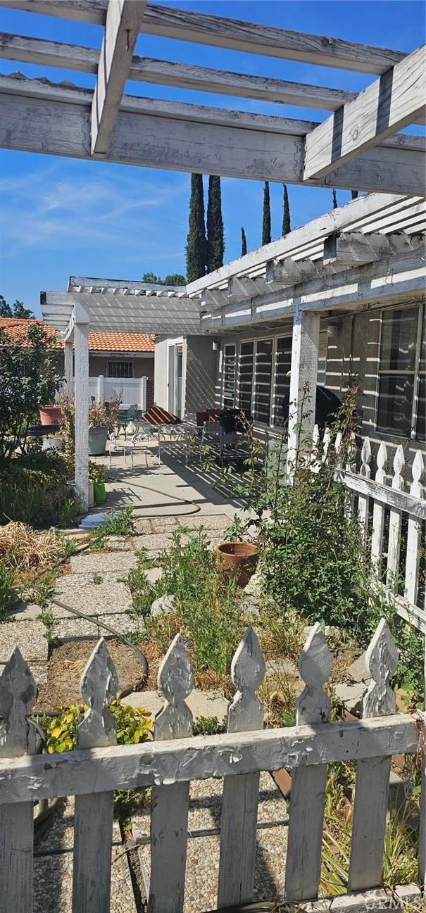 5827 Corbin Ave, Tarzana, CA 91356 - view of yard