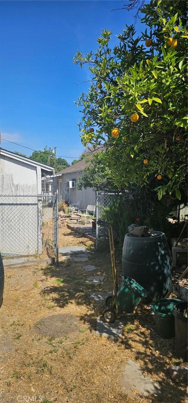 5827 Corbin Ave, Tarzana, CA 91356 - view of yard
