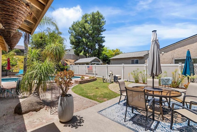 10048 Waynecrest Ln, Santee, CA 92071 - view of patio / terrace with outdoor dining space