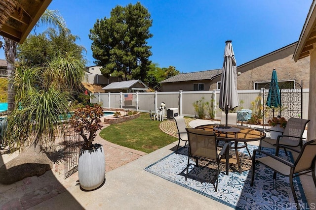 10048 Waynecrest Ln, Santee, CA 92071 - fenced backyard featuring a patio area and outdoor dining space