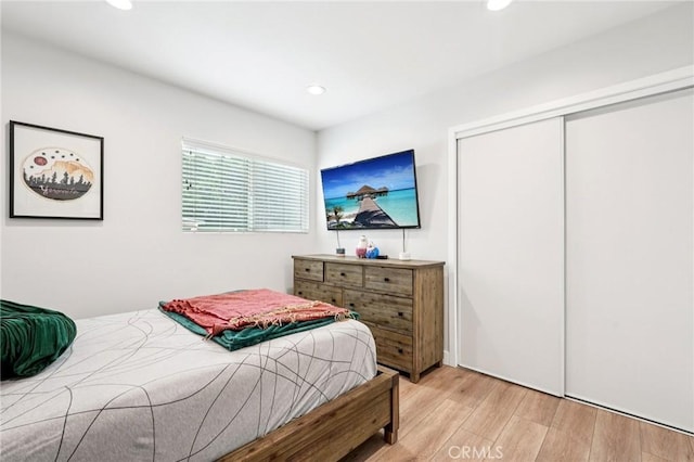 20042 Lassen St, Chatsworth, CA 91311 - bedroom featuring light wood-style floors, a closet, and recessed lighting