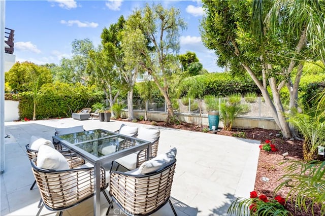 15 Glastonbury Pl, Laguna Niguel, CA 92677 - fenced backyard featuring a patio area and outdoor dining area