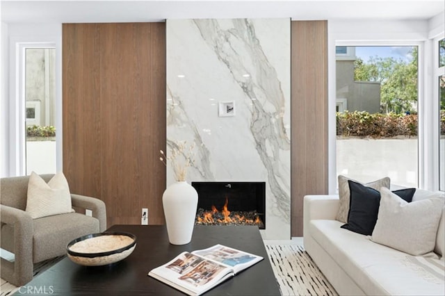 15 Glastonbury Pl, Laguna Niguel, CA 92677 - living room with a premium fireplace