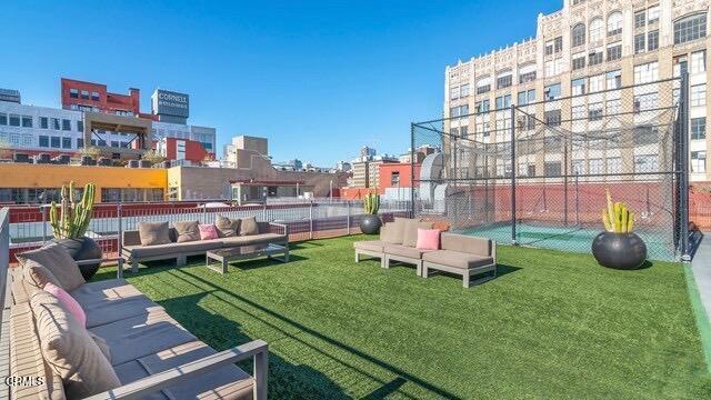 746 S Los Angeles St Unit 1001, Los Angeles, CA 90014 - surrounding community featuring outdoor lounge area