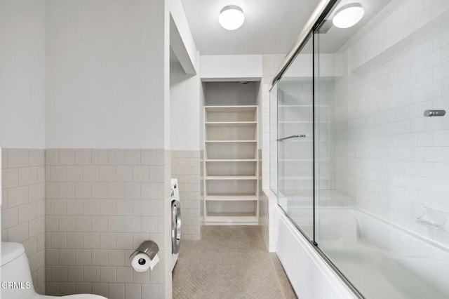 746 S Los Angeles St Unit 1001, Los Angeles, CA 90014 - bathroom with tile walls, tile patterned flooring, enclosed tub / shower combo, and a closet