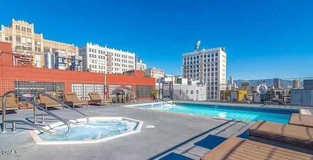 746 S Los Angeles St Unit 1001, Los Angeles, CA 90014 - community pool featuring a city view