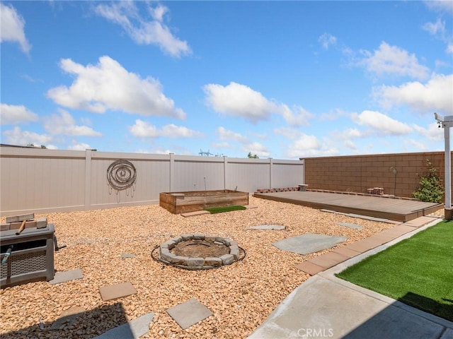 7219 Evening Star Rose Ct, Oak Hills, CA 92344 - fenced backyard with a fire pit