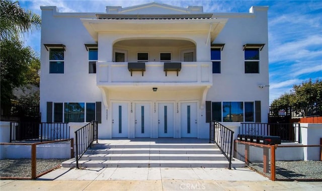 1113 Pacific Ave, Long Beach, CA 90813 - mediterranean / spanish home featuring stucco siding and a balcony