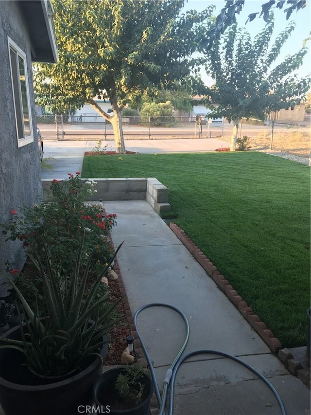 16472 Vine St, Hesperia, CA 92345 - view of grassy yard